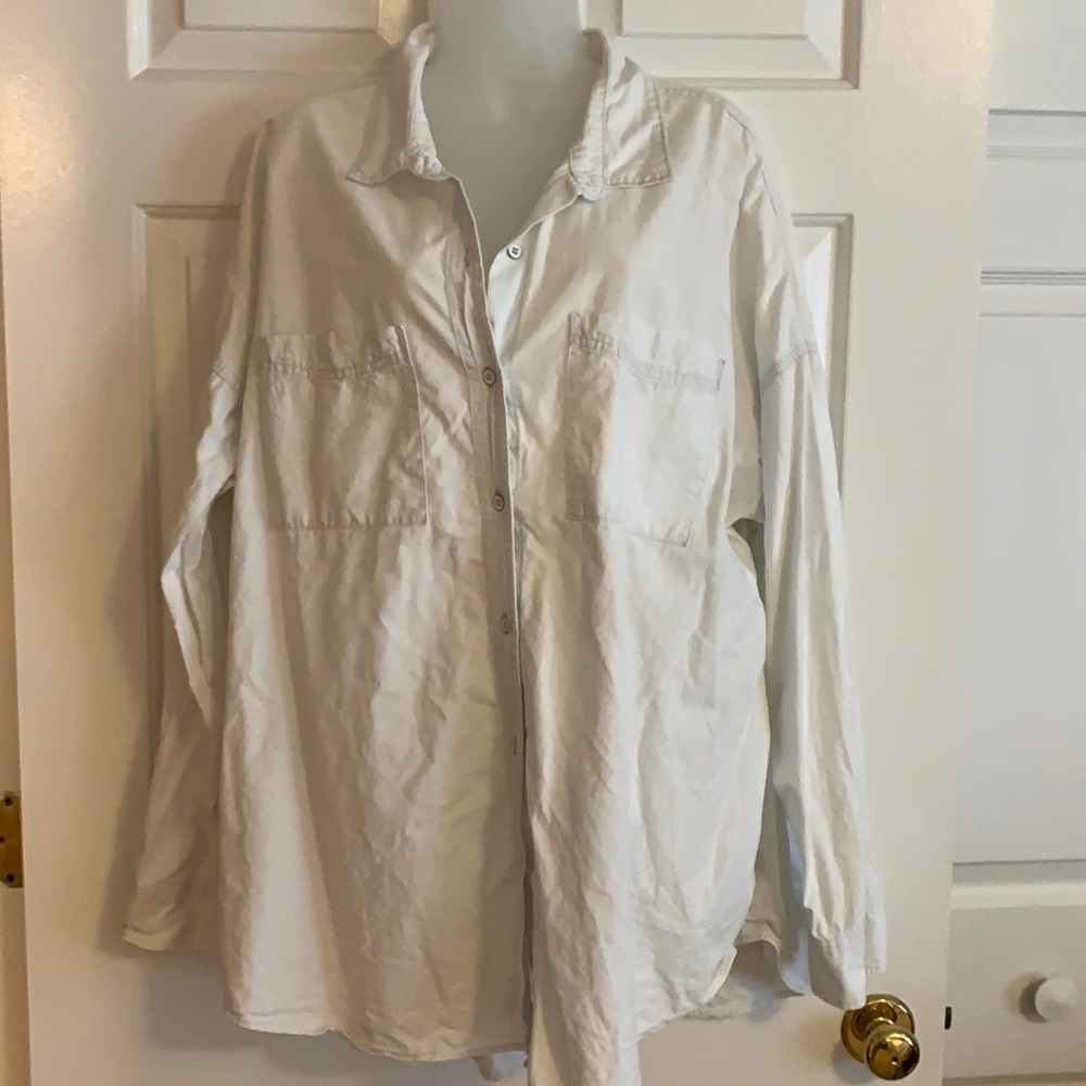 Women’s Light Wash Denim Button Down Tunic, XXL